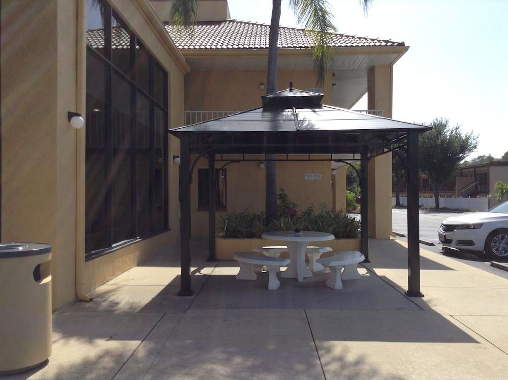 Rodeway Inn Port Richey North Екстер'єр фото