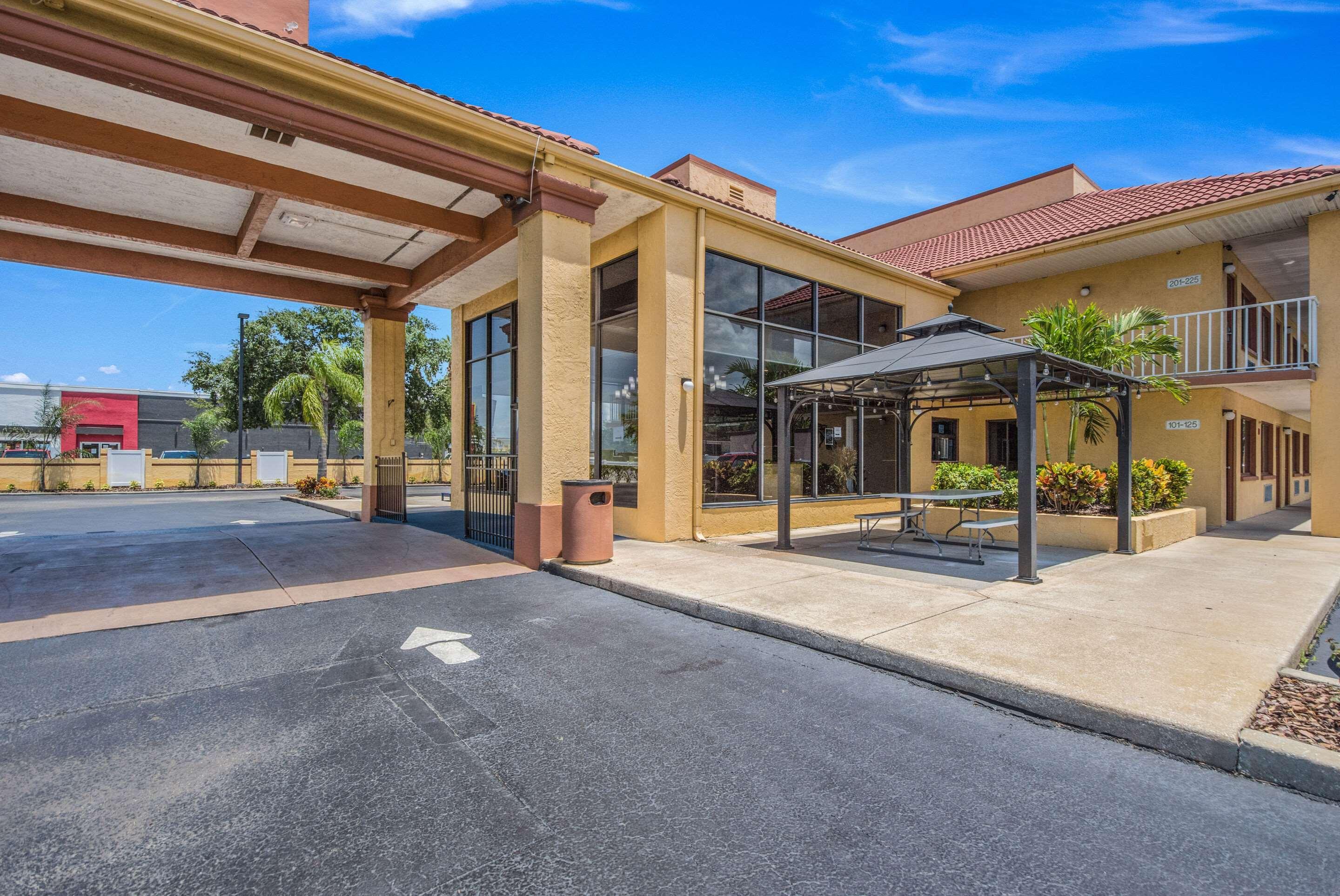 Rodeway Inn Port Richey North Екстер'єр фото